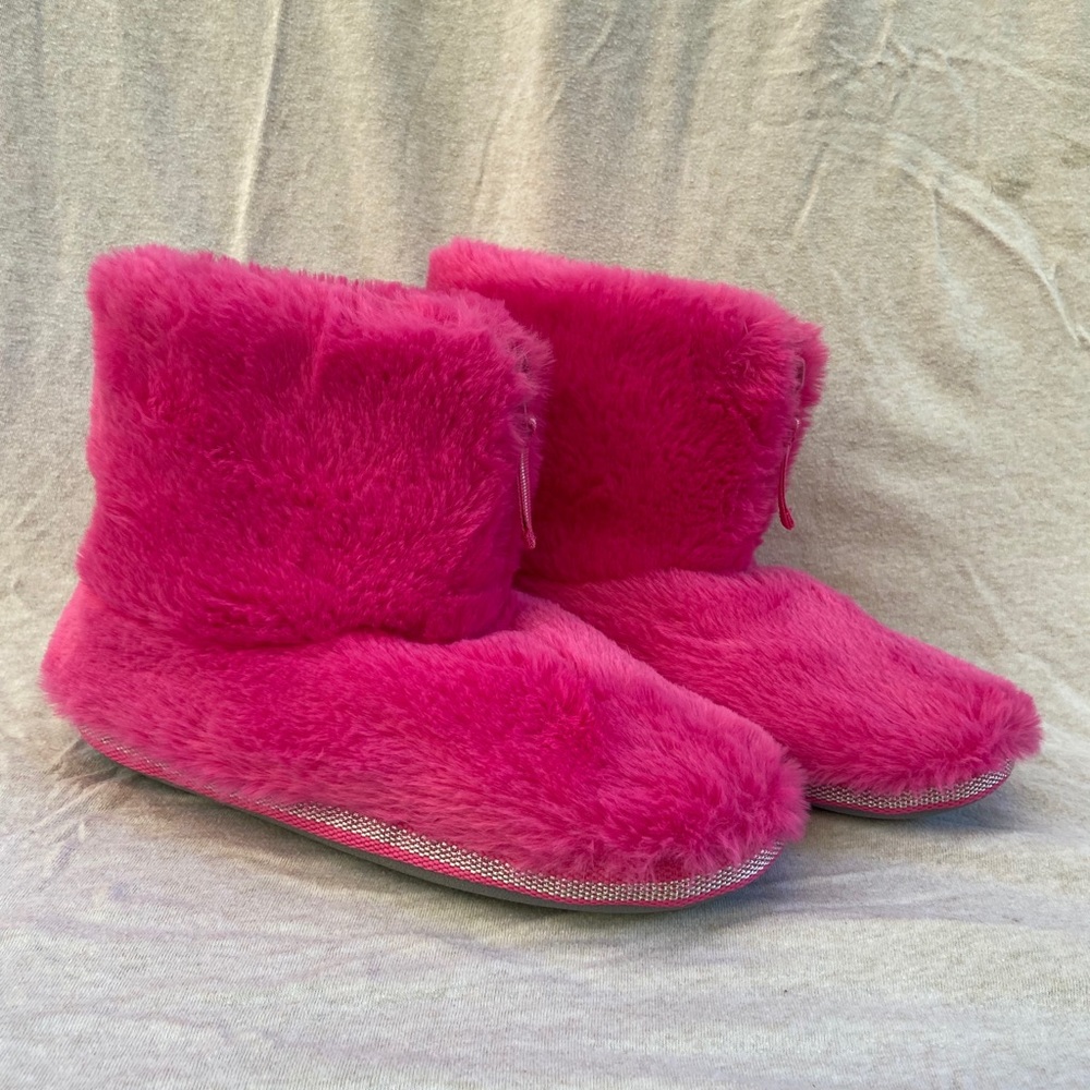 NWT Fuzzy Slippers